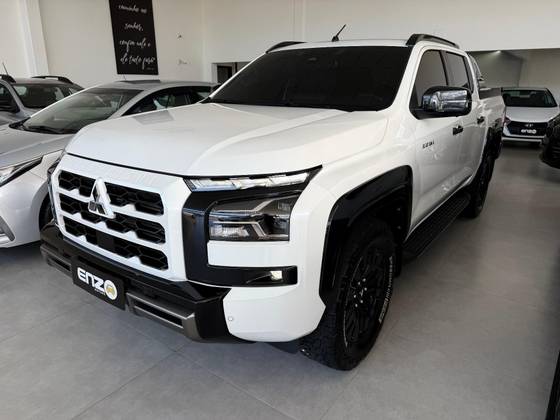 MITSUBISHI TRITON 2.4 BITURBO DIESEL CD KATANA 4X4 AUTOMÁTICO MITSUBISHI TRITON 2.4 BITURBO DIESEL CD KATANA 4X4 AUTOMÁTICO